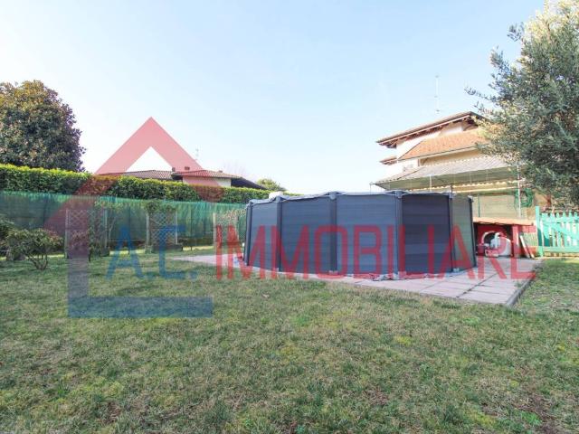 Villa in vendita a Mornago VA
