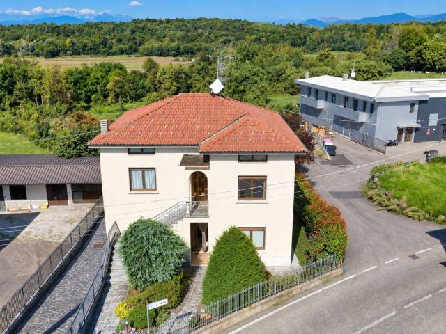 Villa in vendita a Mornago VA