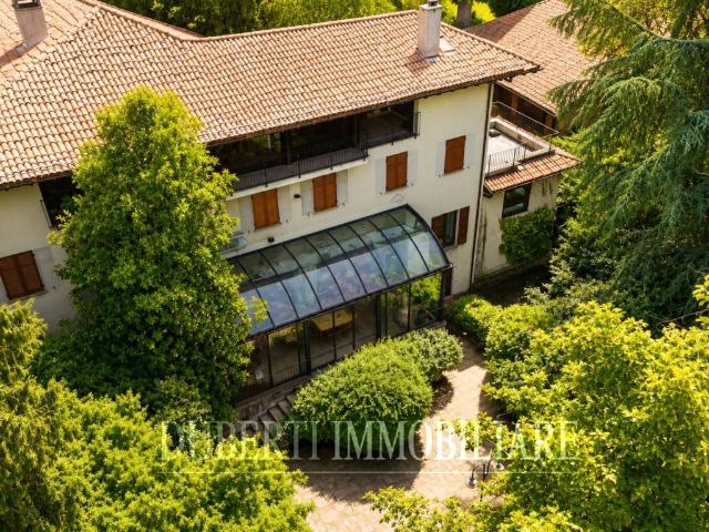 Villa in vendita a Mornago VA
