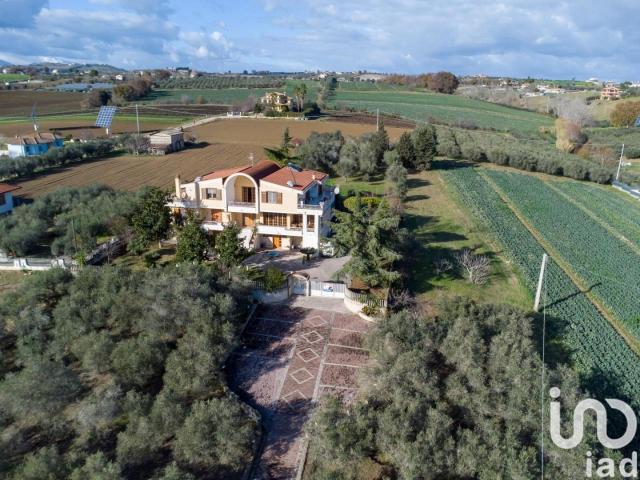 Villa in vendita a Morro D'Oro