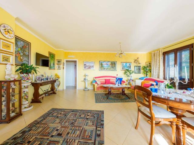 Villa in vendita a Morro d'Oro TE