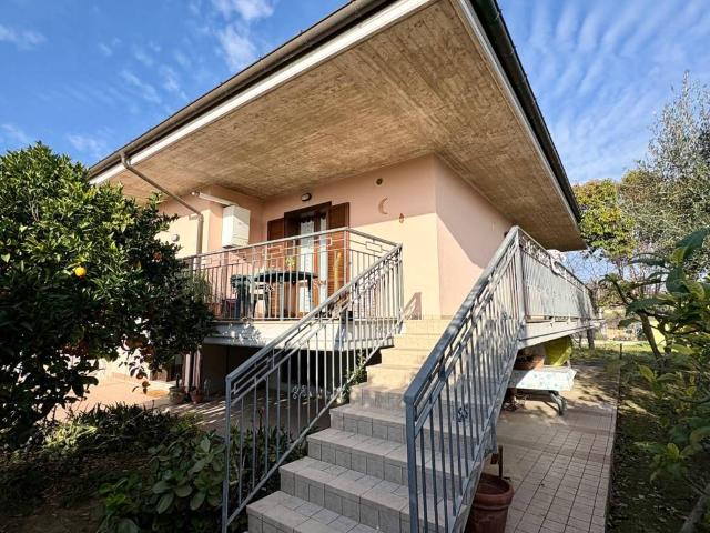 Villa in vendita a Morro d'Oro TE