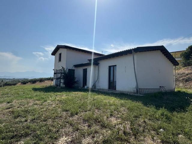 Villa in vendita a Morro d'Oro TE