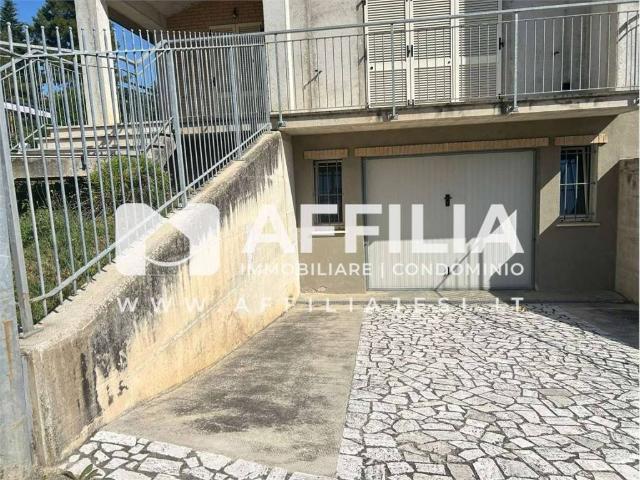 Villa in vendita a Morro d'Alba AN