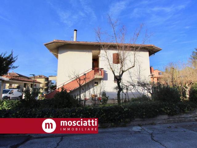 Villa in vendita a Matelica MC
