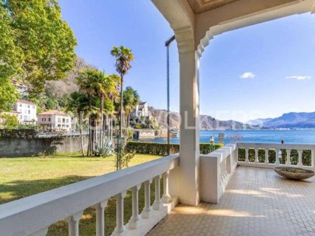 Villa in vendita a Maccagno con Pino e Veddasca