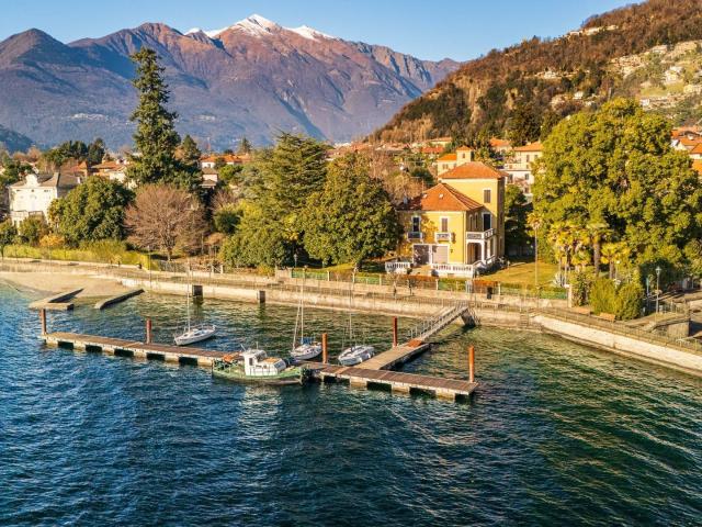 Villa in vendita a Maccagno con Pino e Veddasca 480m² Maccagno