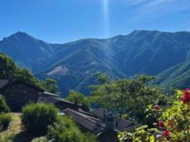 Villa in vendita a Maccagno con Pino e Veddasca VA
