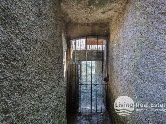 Villa in vendita a Maccagno con Pino e Veddasca VA