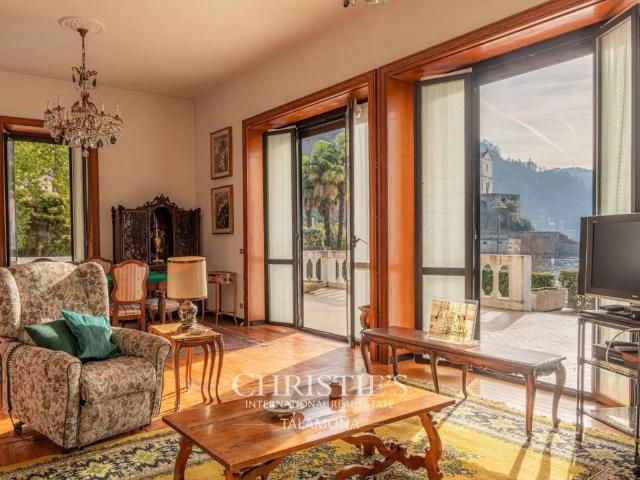 Villa in vendita a Maccagno con Pino e Veddasca VA