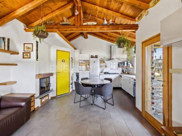 Villa in vendita a Maccagno con Pino e Veddasca VA