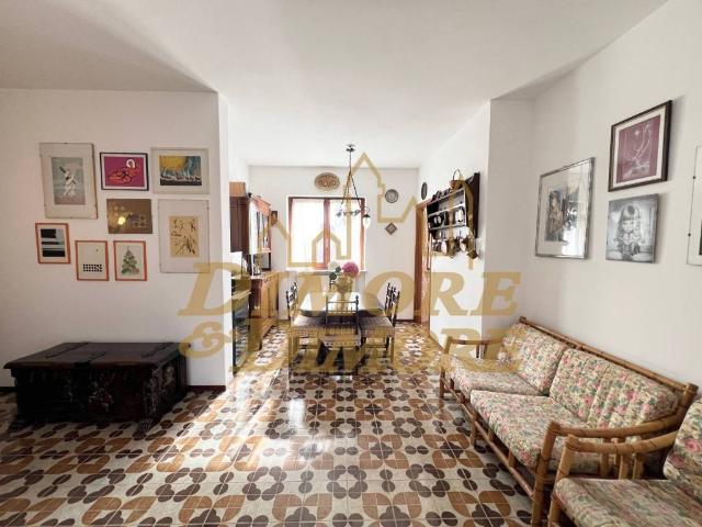 Villa in vendita a Maccagno con Pino e Veddasca VA