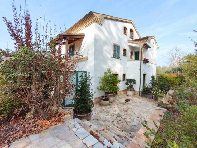 Villa in vendita a Macerata MC