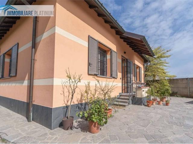 Villa in vendita a Macherio MB