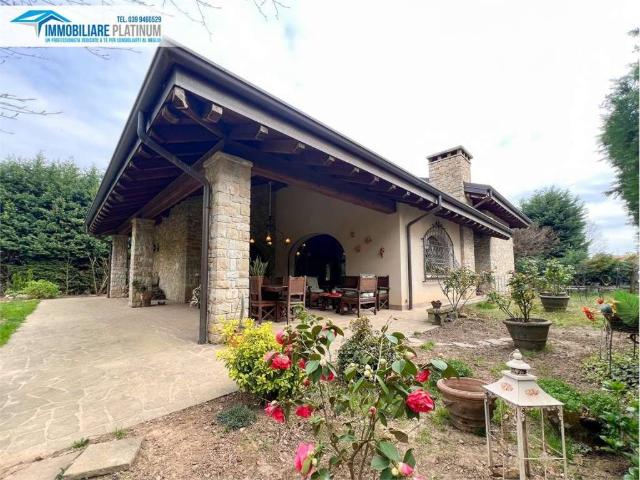 Villa in vendita a Macherio MB