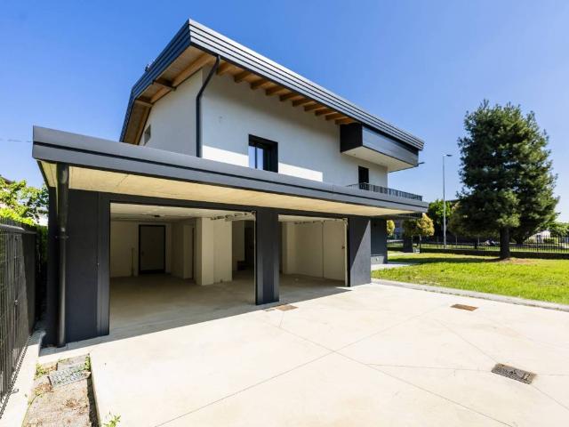 Villa in vendita a Madone BG
