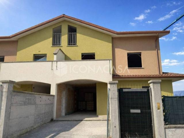 Villa in vendita a Magliano de' Marsi AQ