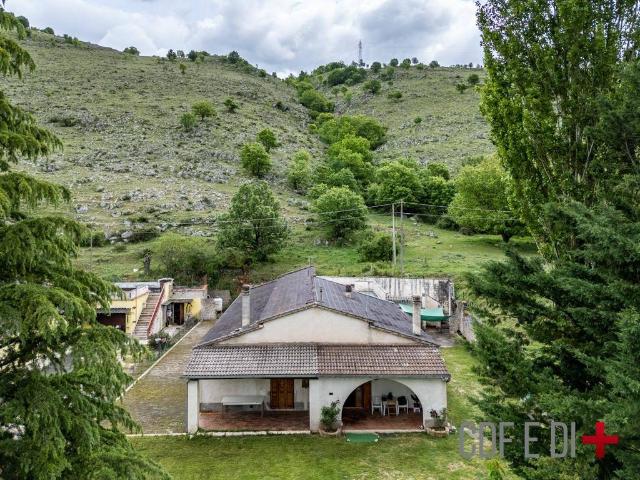 Villa in vendita a Magliano de' Marsi AQ
