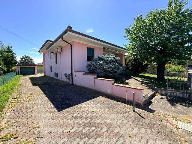 Villa in vendita a Magnacavallo MN