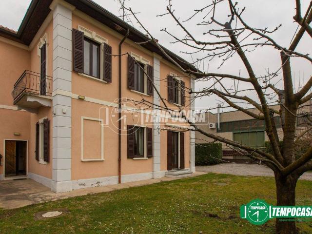 Villa in vendita a Magnago MI