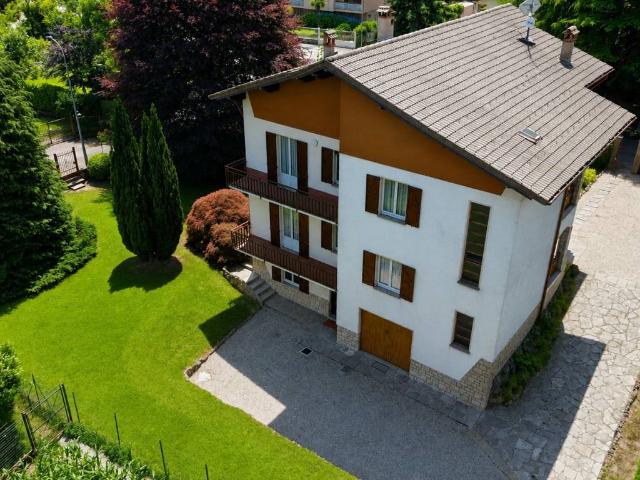 Villa in vendita a Magreglio CO