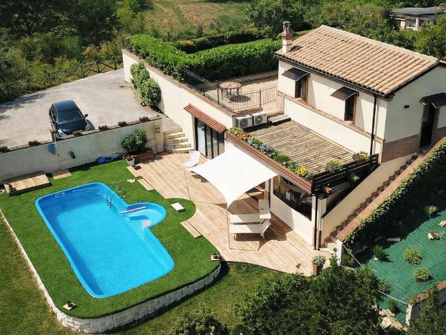 Villa in vendita a Maiolati Spontini AN