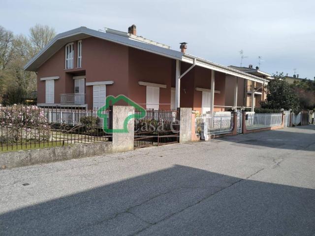Villa in vendita a Maleo LO