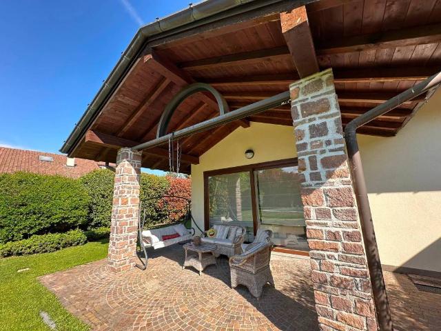 Villa in vendita a Malnate VA