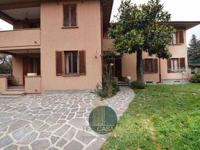 Villa in vendita a Malnate VA