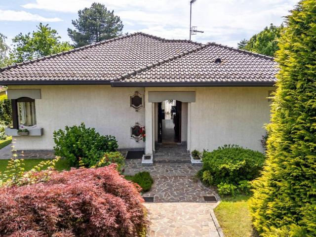 Villa in vendita a Malnate VA