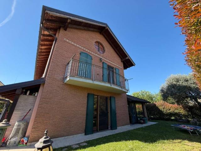 Villa in vendita a Malnate VA