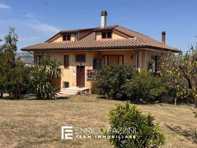 Villa in vendita a Maltignano AP