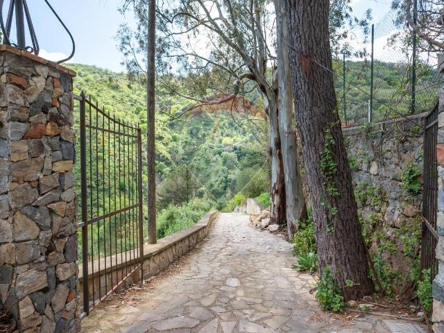 Villa in vendita a Mandanici