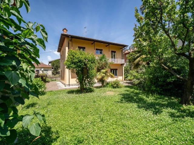 Villa in vendita a Mandello del Lario LC