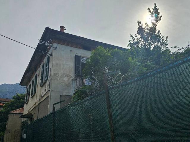 Villa in vendita a Mandello del Lario LC