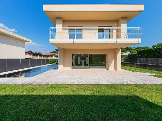 Villa in vendita a Manerba del Garda BS