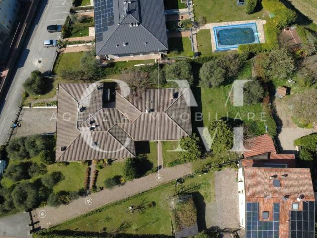 Villa in vendita a Manerba del Garda BS