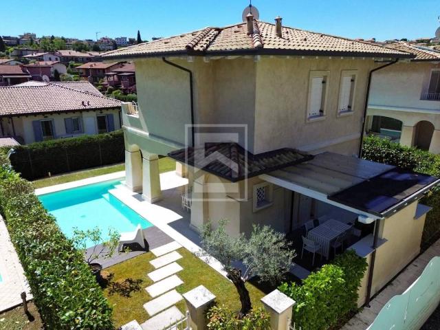 Villa in vendita a Manerba del Garda BS