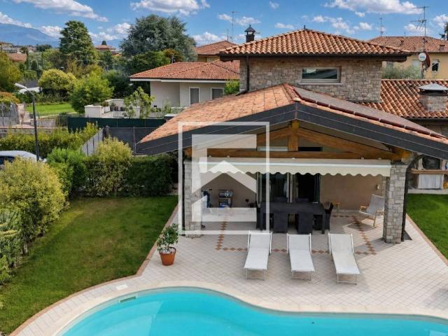 Villa in vendita a Manerba del Garda BS