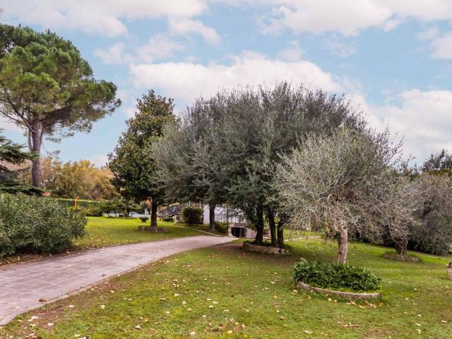 Villa in vendita a Manerba del Garda BS