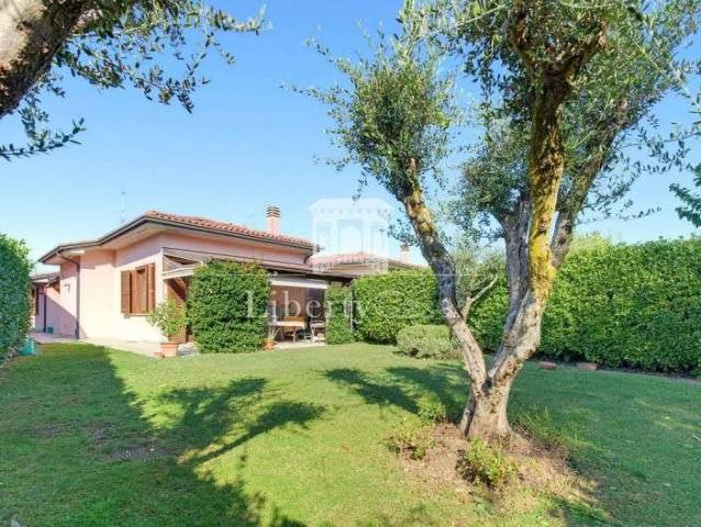 Villa in Vendita a Manerba del Garda Via della Selva
