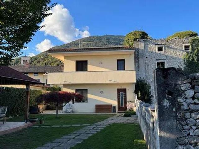 Villa in vendita a Maniago PN