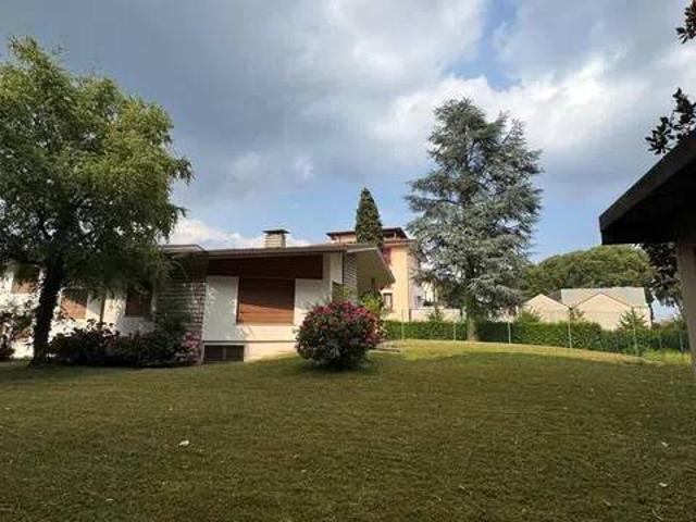 Villa in vendita a Maniago PN