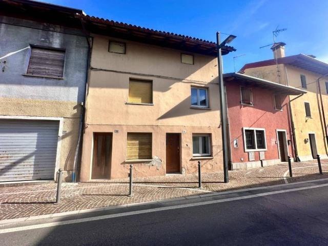 Villa in vendita a Manzano UD