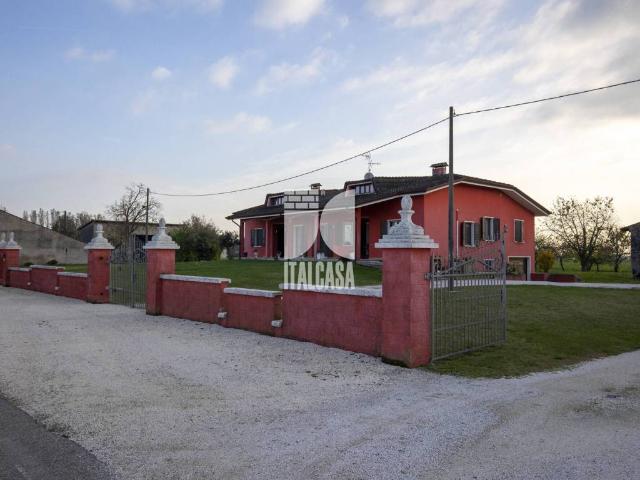 Villa in vendita a Marcaria MN