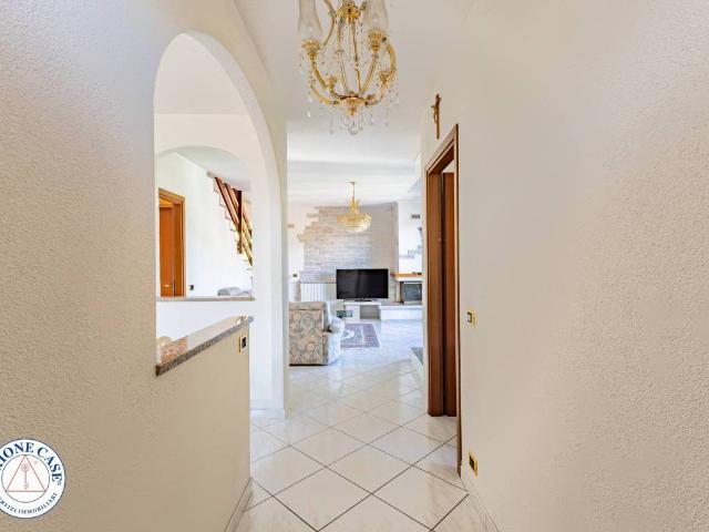 Villa in vendita a Marchirolo VA