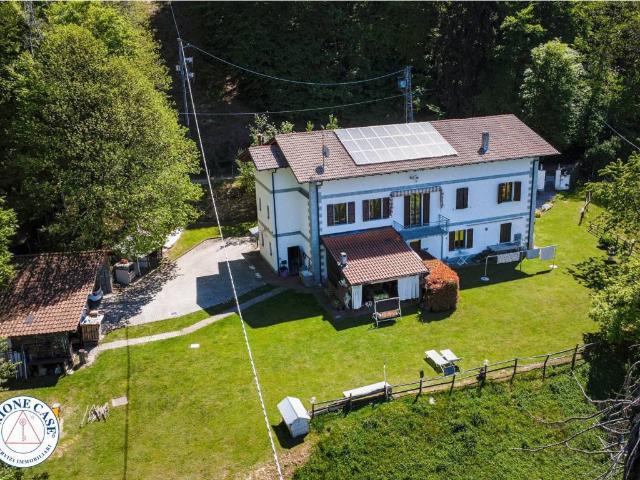 Villa in vendita a Marchirolo VA