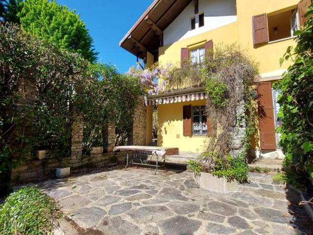 Villa in vendita a Marchirolo VA