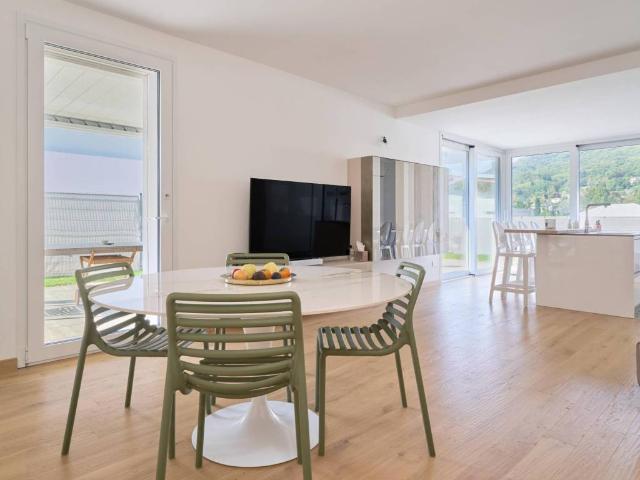Villa in vendita a Marchirolo VA