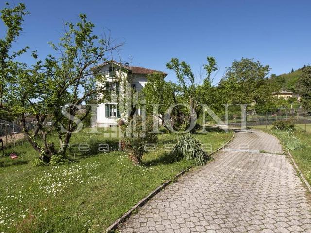 Villa in vendita a Marchirolo VA